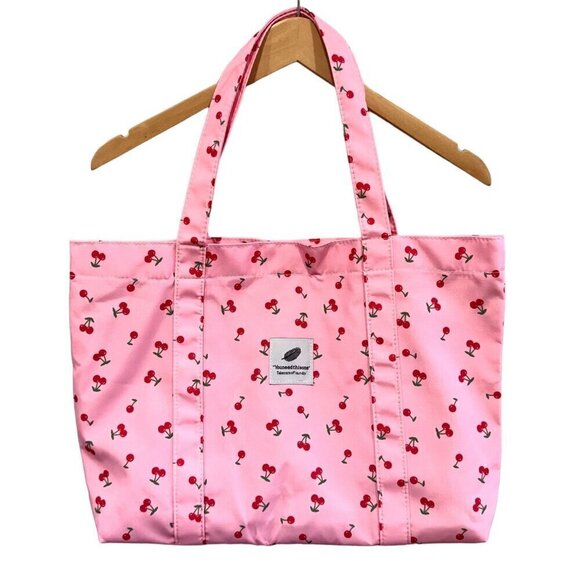 Cherry Tote One Shoulder Bag Magnetic Closure Summer or Pool Bag NWT - Picture 2 of 8